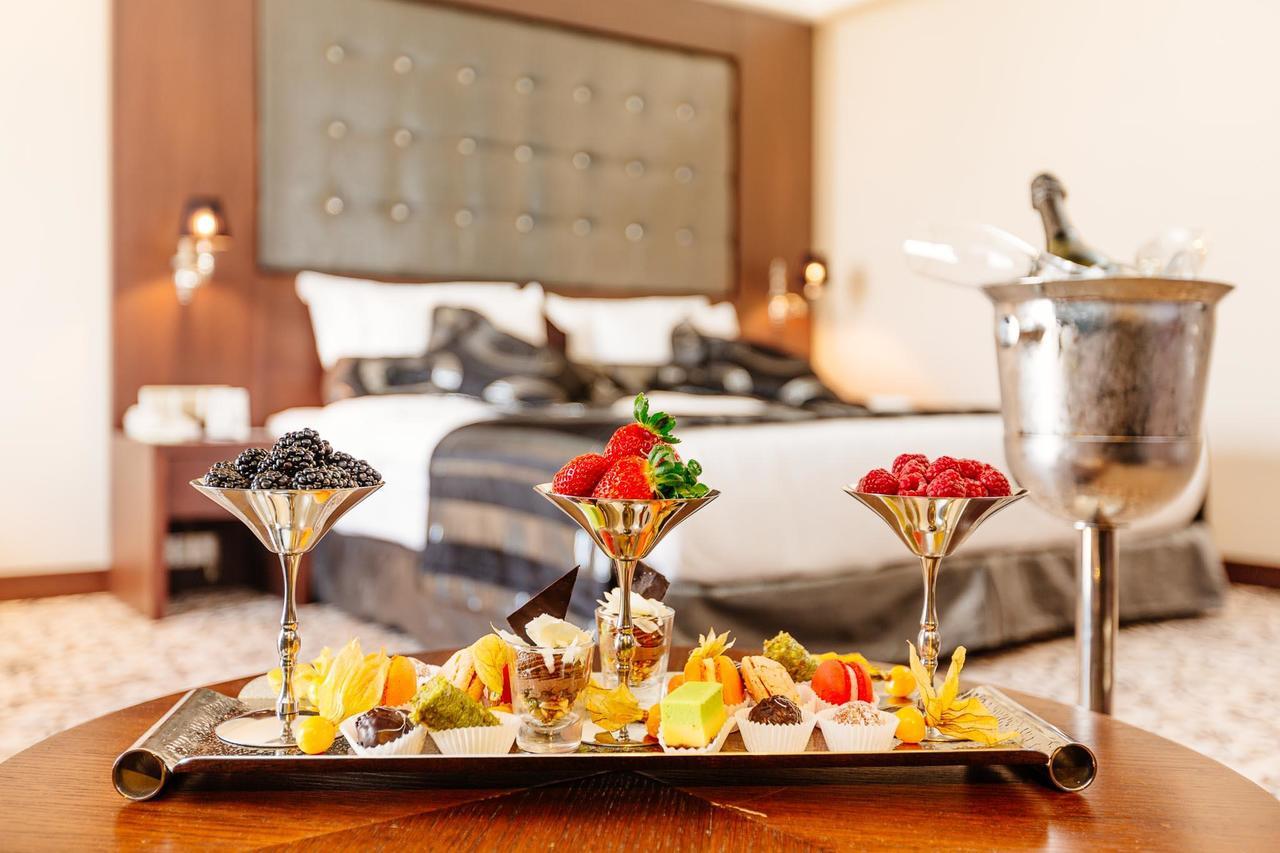 Grand Pasha Luxury Central Nicosia Hotel & Casino ภายนอก รูปภาพ