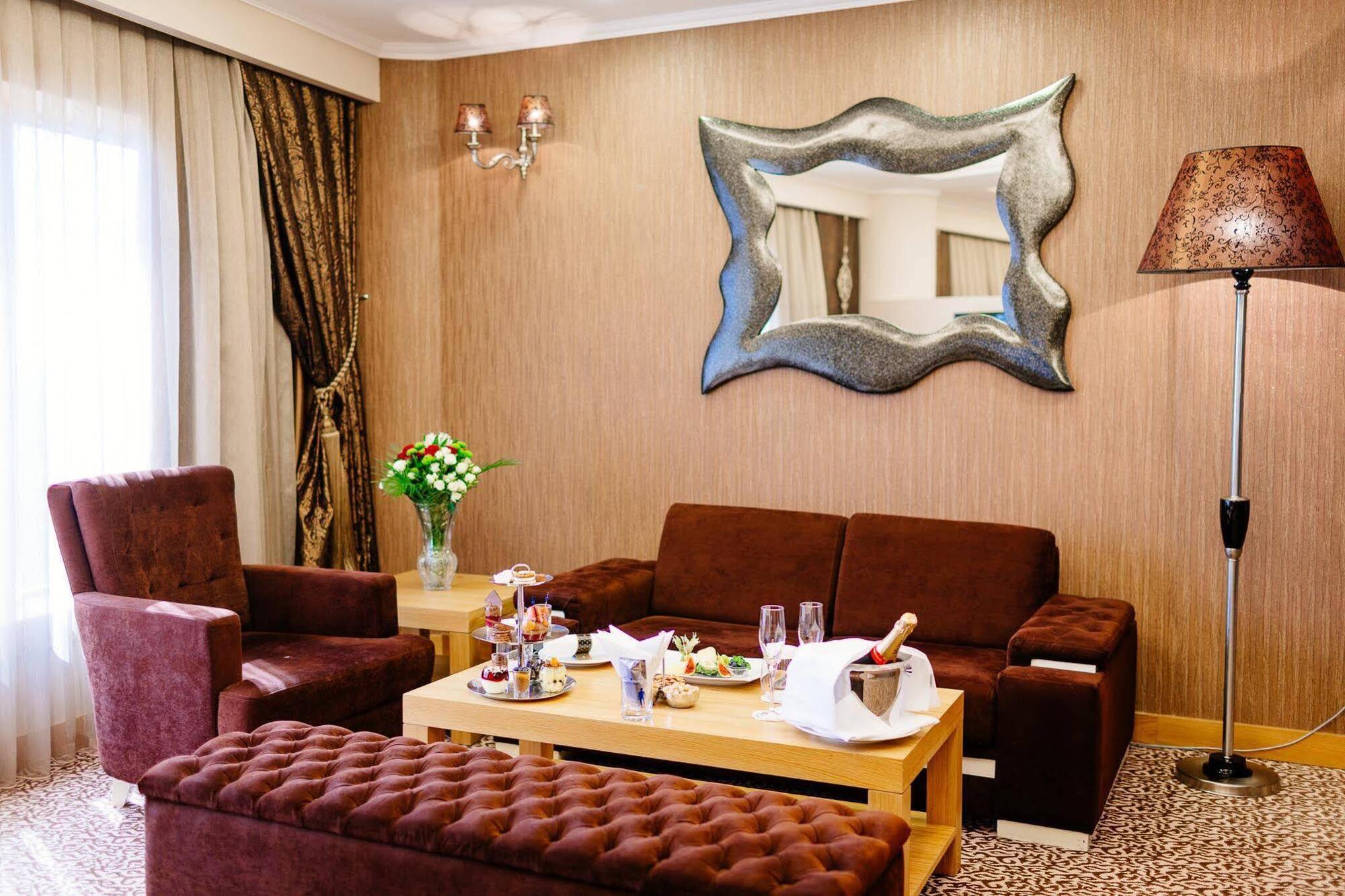 Grand Pasha Luxury Central Nicosia Hotel & Casino ภายนอก รูปภาพ