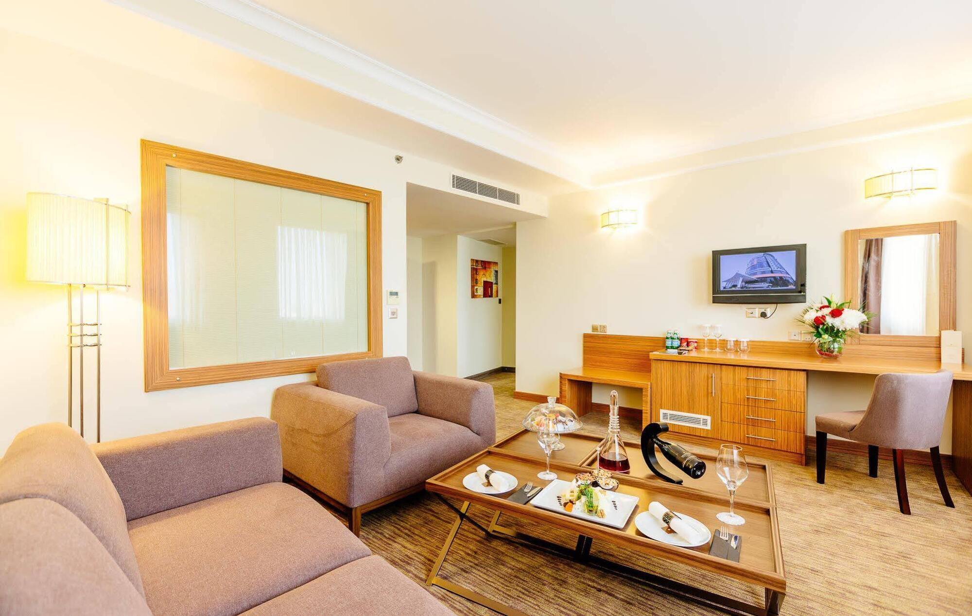 Grand Pasha Luxury Central Nicosia Hotel & Casino ภายนอก รูปภาพ